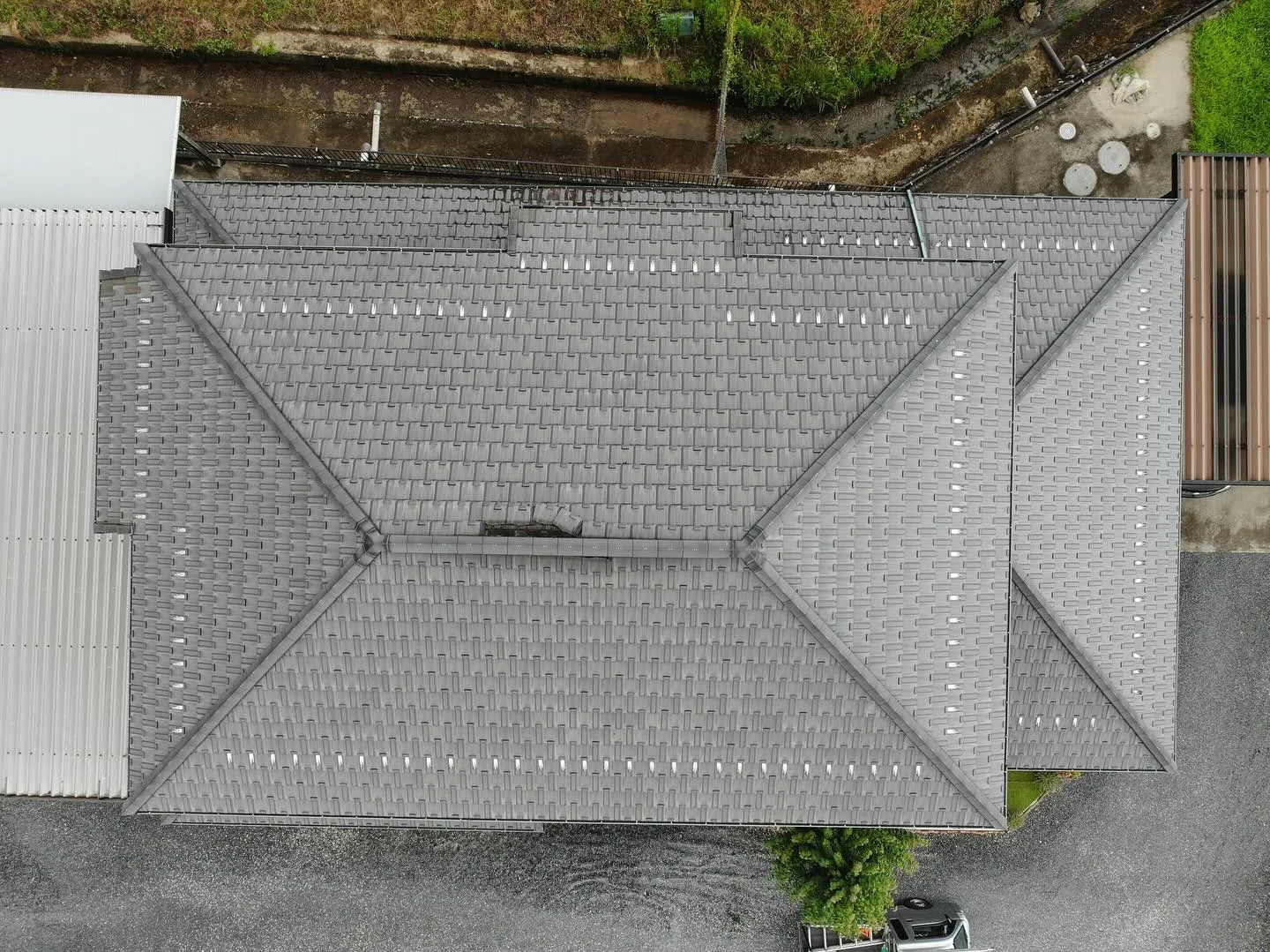 屋根を真上から📸撮影できるのは🚁ドローンの大きな強み💪。