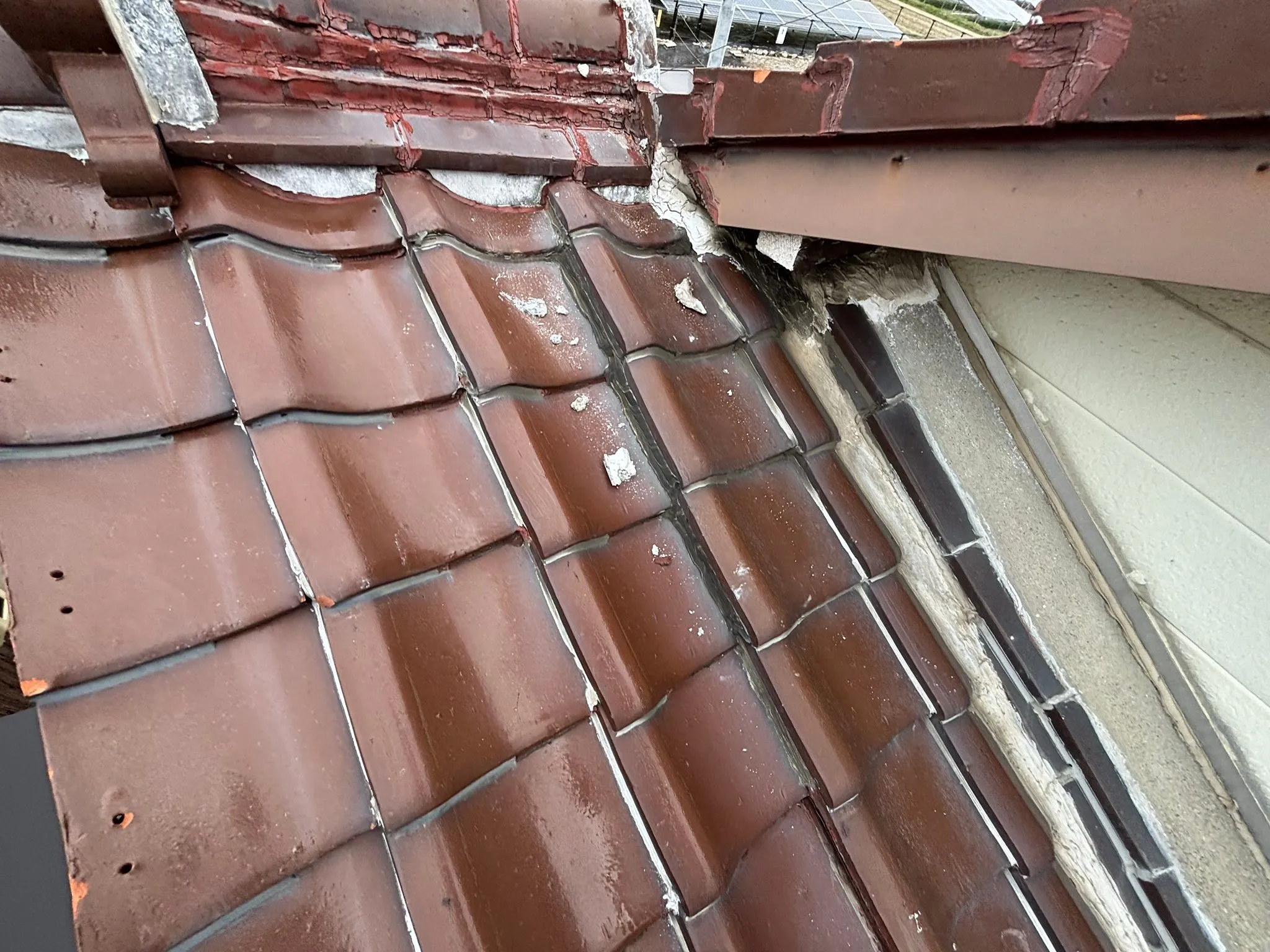 間違った雨漏り修理をやっちゃうと☔️こうなっちゃうんです😱。