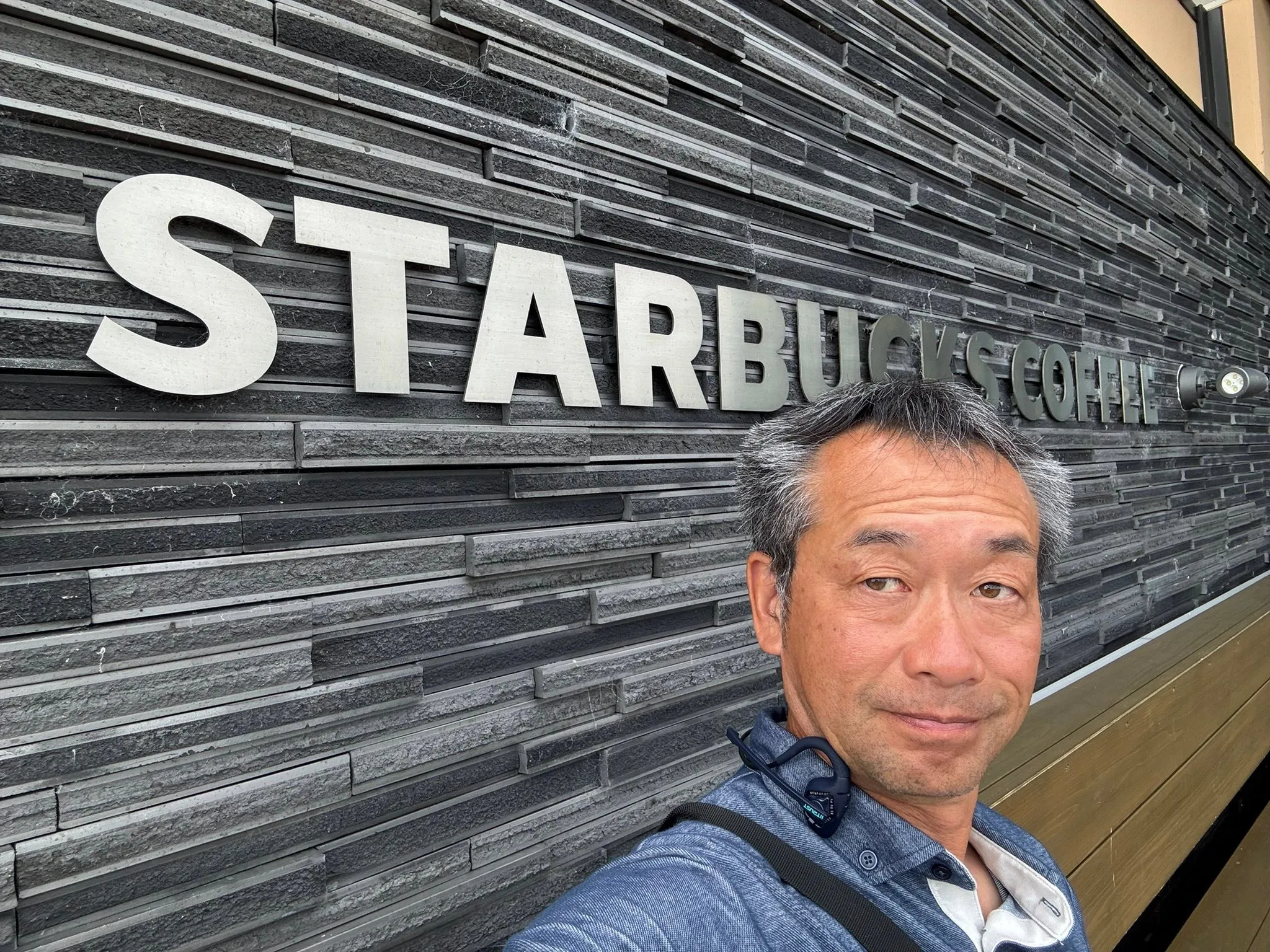 ちょっくら海を渡って🌁仕入れ先の瓦メーカーさんへ🚚。