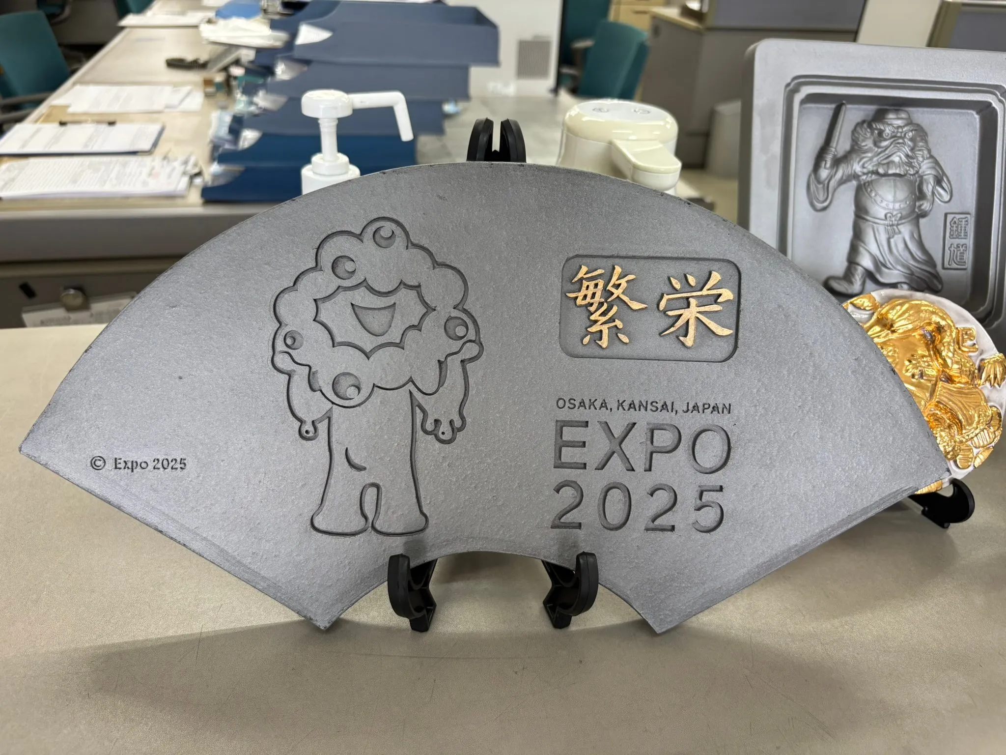 ちょっくら海を渡って🌁仕入れ先の瓦メーカーさんへ🚚。