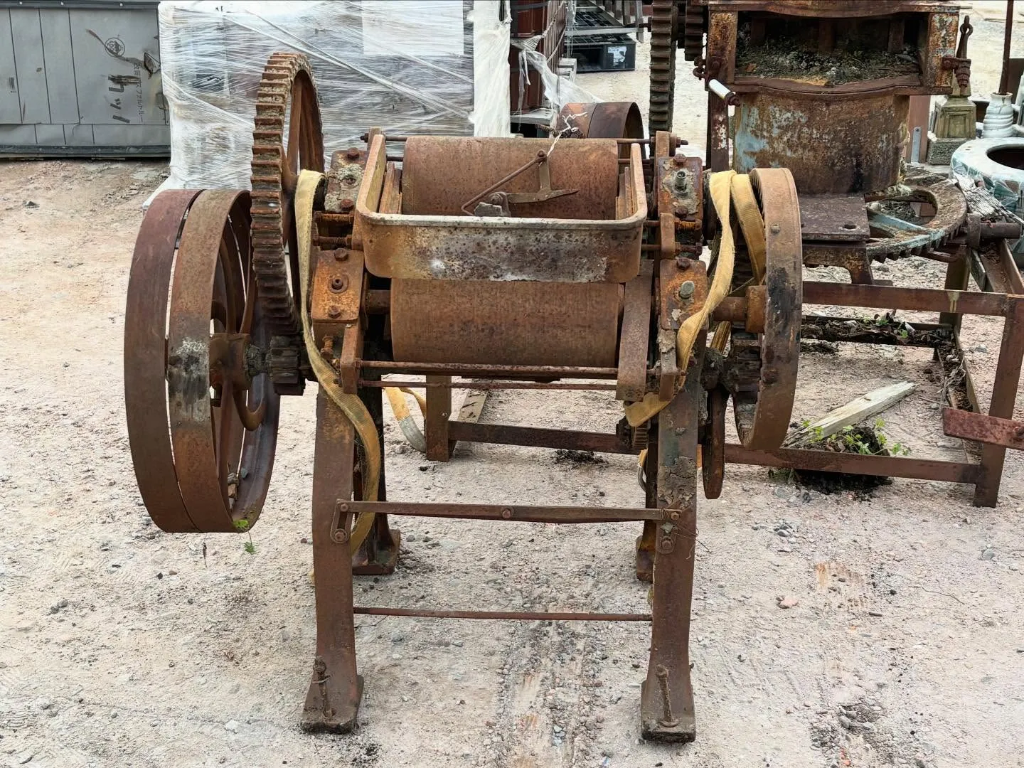 かつてウチで動いてた瓦をつくる機械たち⚙️。