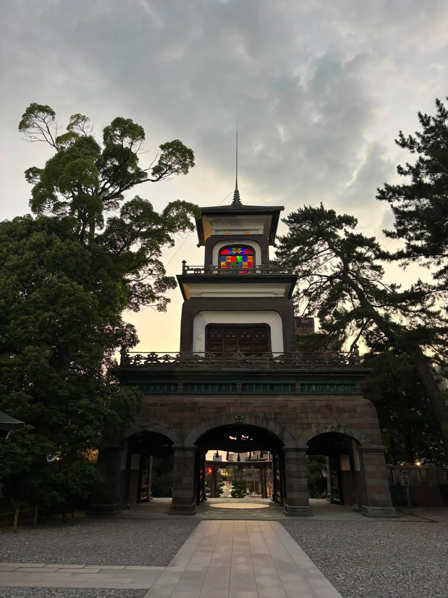 ちょいと用事で、石川県金沢市のシンボルの一つである「尾山神社...