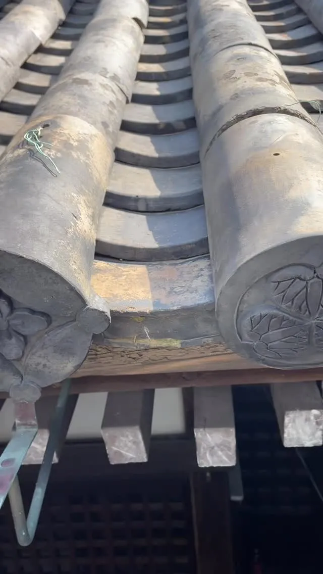 星付七宝花角（ほしつきしっぽうはなかく）という家紋がついた軒...